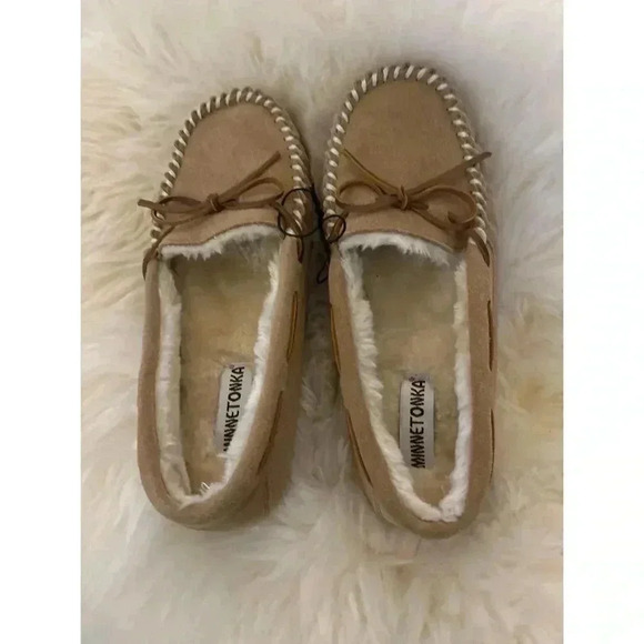 Minnetonka Tan Slippers Sude Leather - Picture 2 of 4
